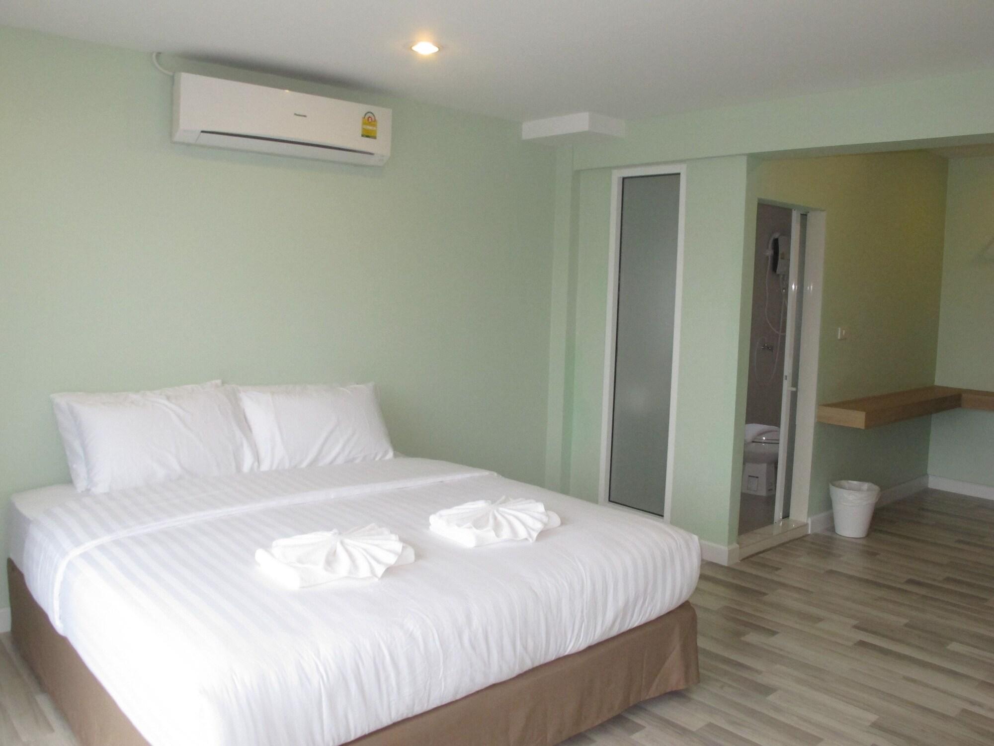 Hotel Nantra HHQ Extérieur photo