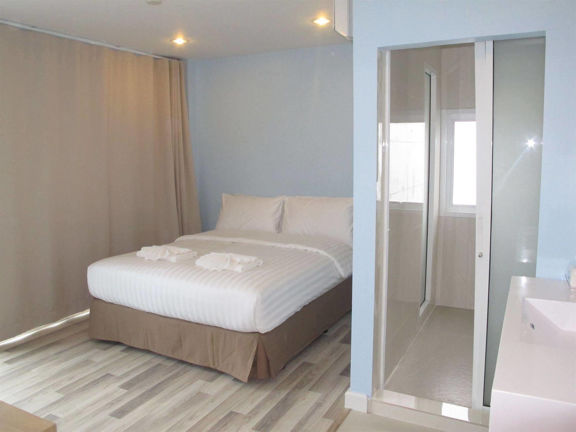 Hotel Nantra HHQ Extérieur photo