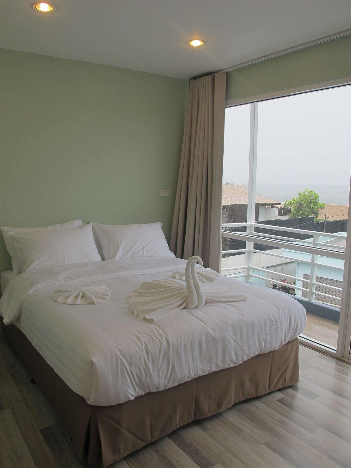 Hotel Nantra HHQ Extérieur photo